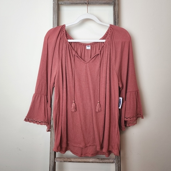 ⭐️40% Off⭐️ Old Navy Pucker Bell Sleeve Top - Picture 2 of 13